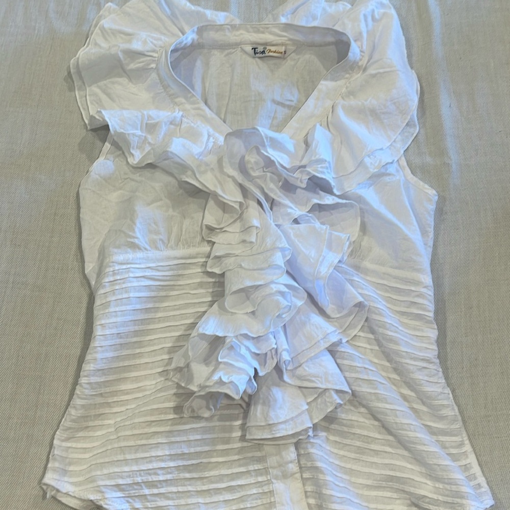 B0618 Ruffled Pleated Sleeveless Blouse